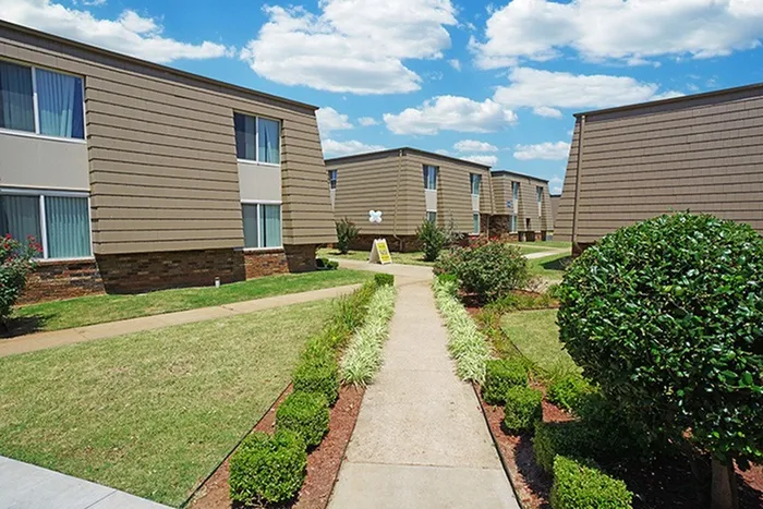 Midwest City Condo: 1312 N Midwest Blvd