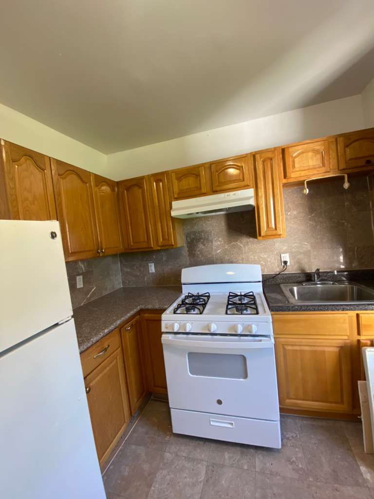 Yonkers Condo: 126 Oliver Ave