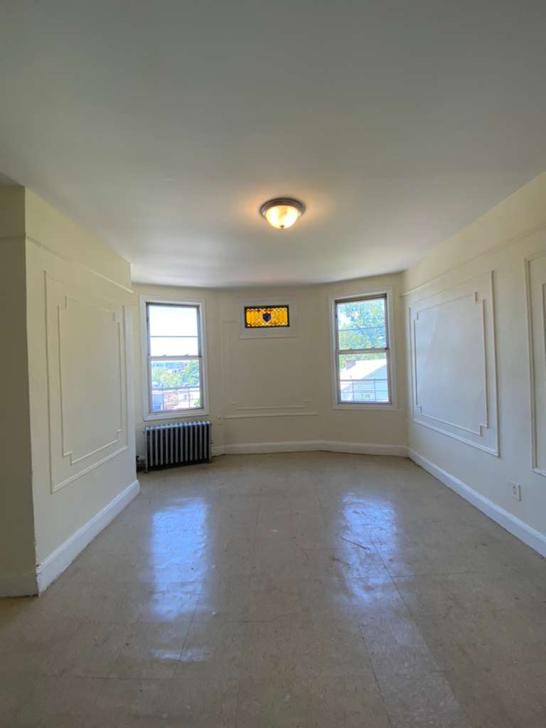 Yonkers Condo: 121 Yonkers Ave