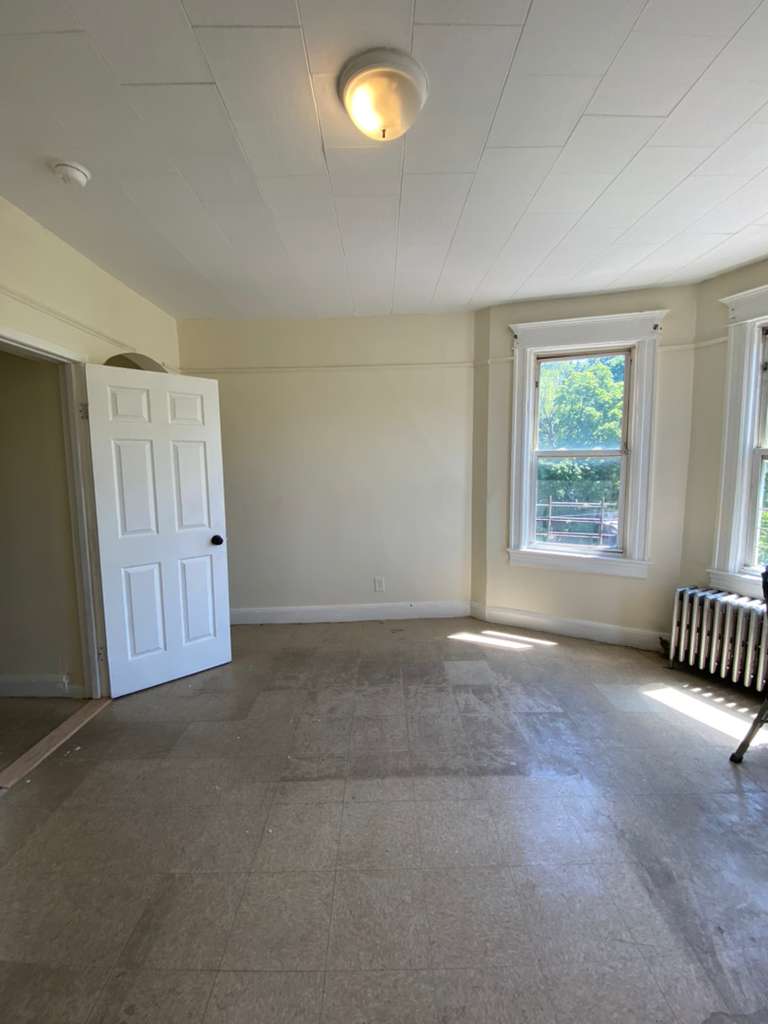 Yonkers Condo: 121 Yonkers Ave
