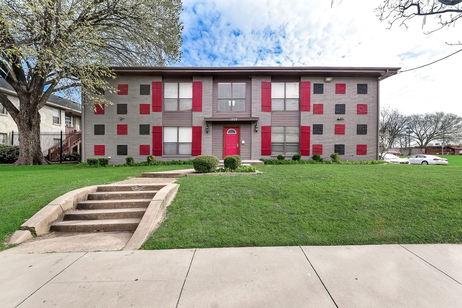 Dallas Apartment: 1502 N Peak St