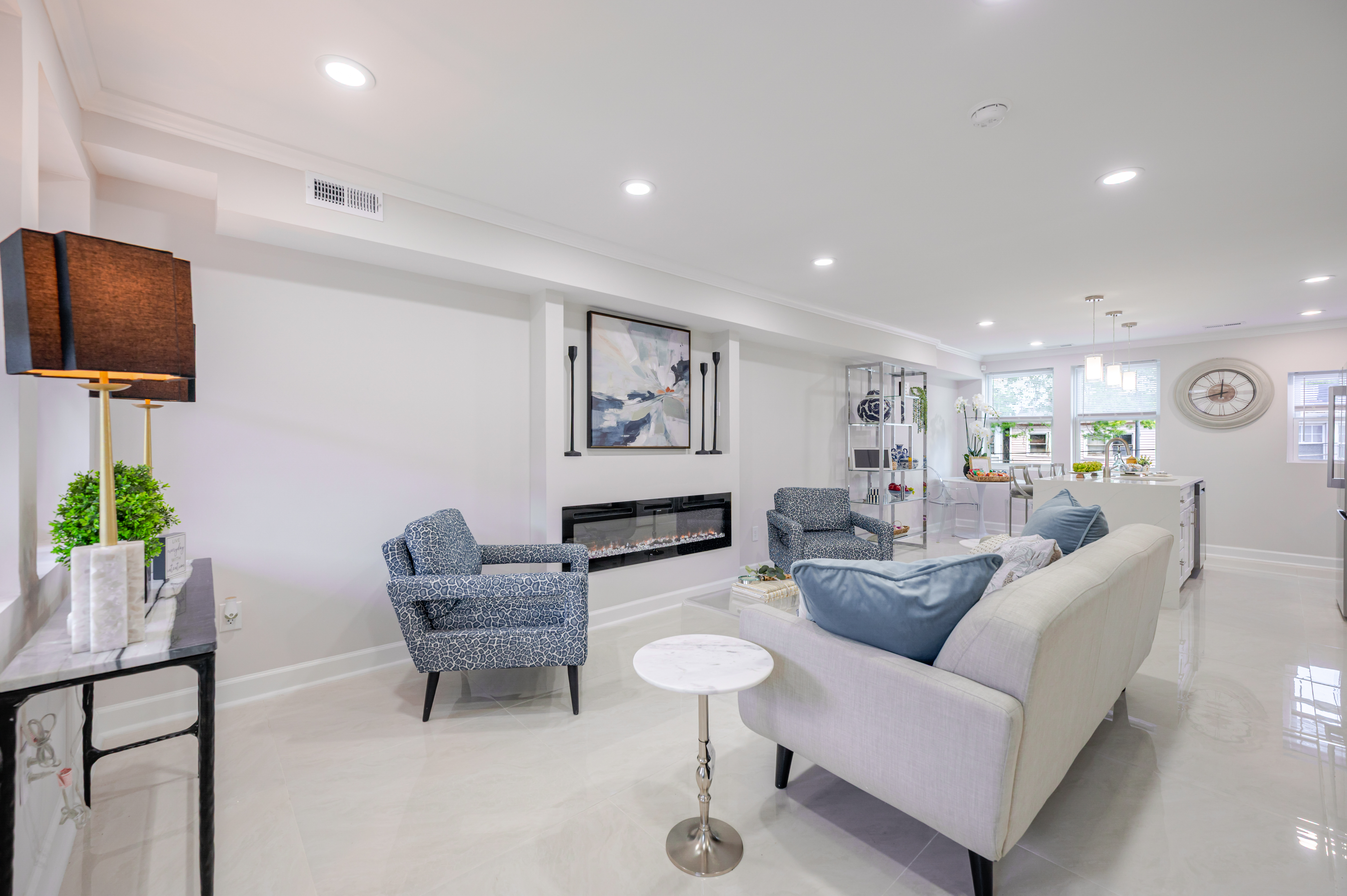 Washington House: 1742 Lyman Pl NE
