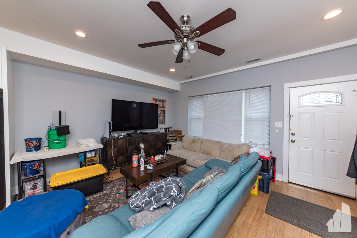 Chicago Condo: 2437 North Ashland,