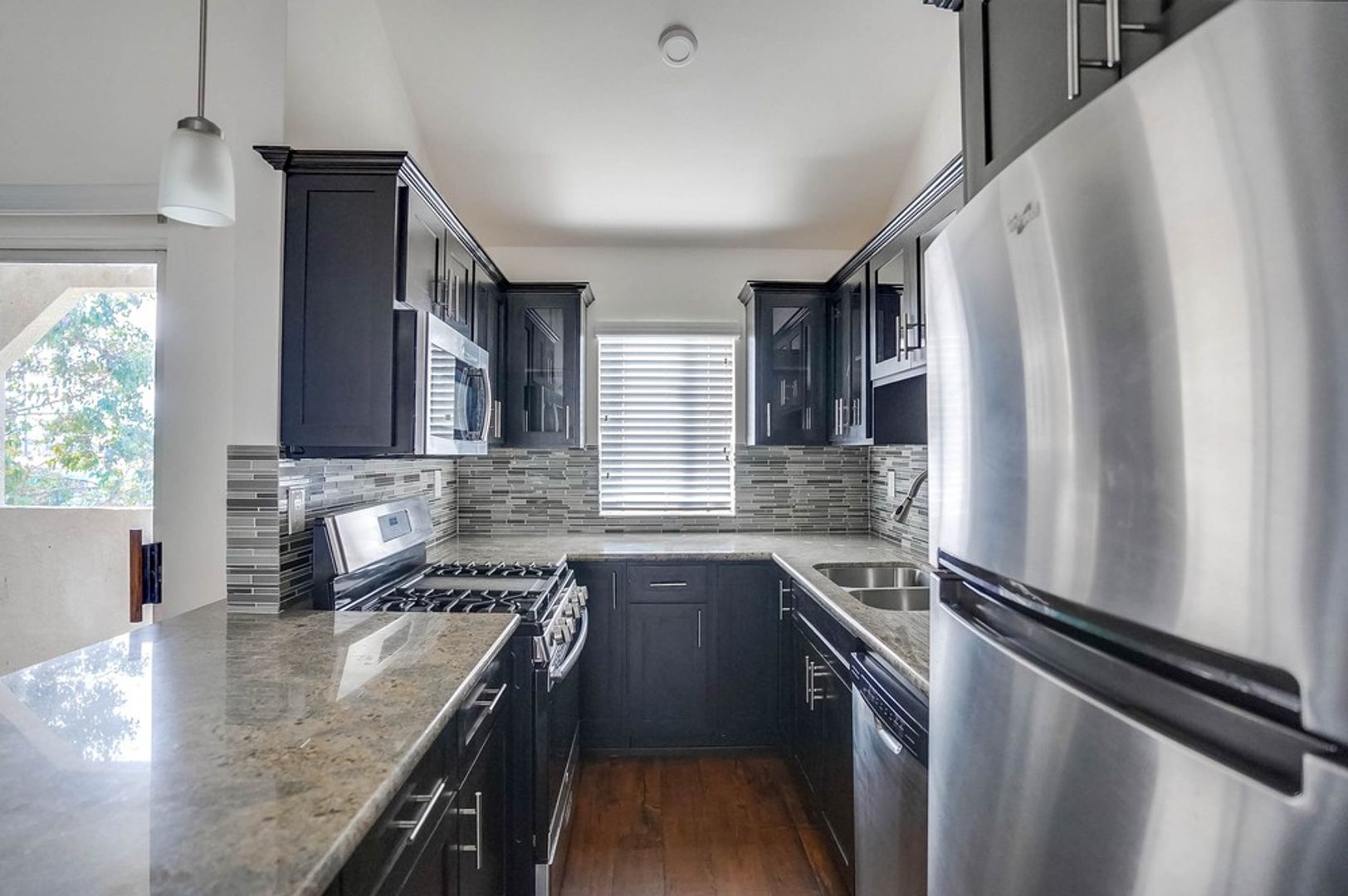 Inglewood Condo: 600 E. 97th St