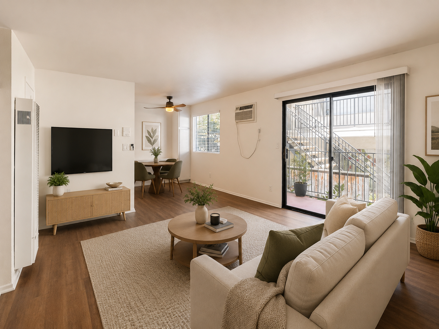 Los Angeles Apartment: 4071 Mclaughlin Ave