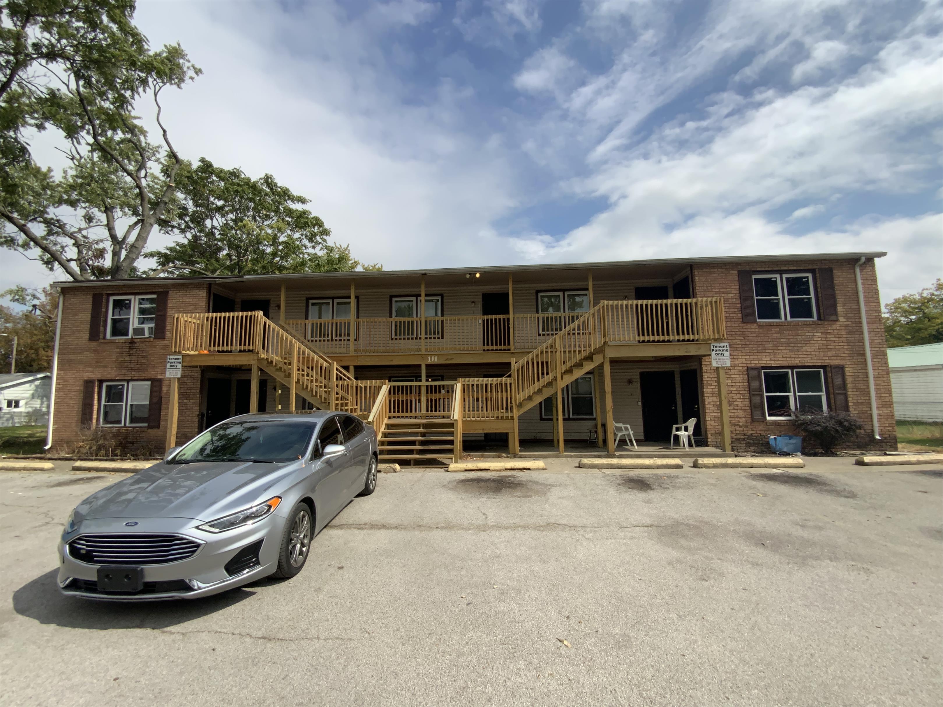 Danville House: 111-3 Fairweight