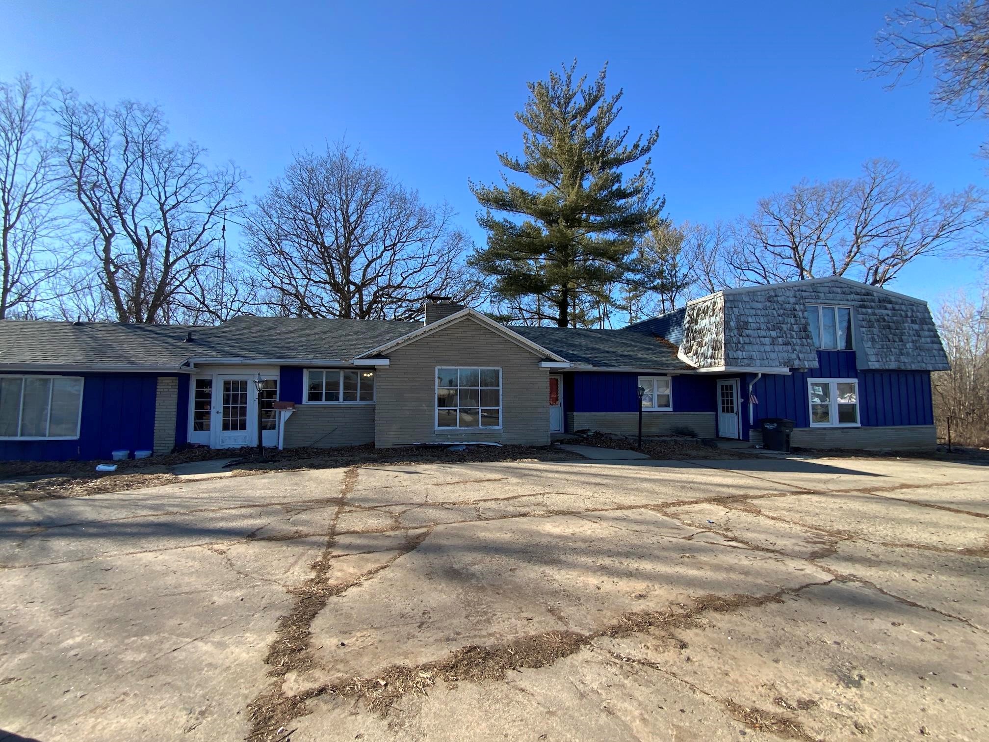 Danville House: 3570-S Vermilion