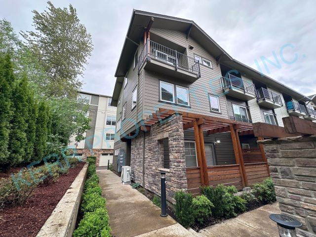 Happy Valley Townhome: 12003 Southeast High Creek Rd