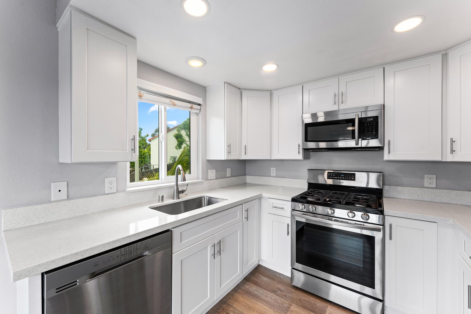 Vista Apartment: 560 Copper Drive
