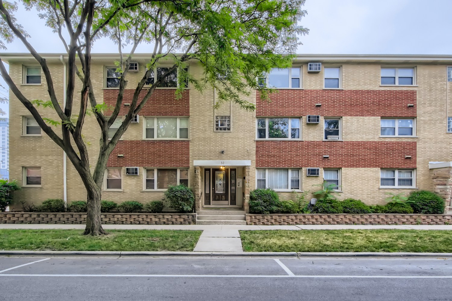 Forest Park Condo: 32 Elgin Ave