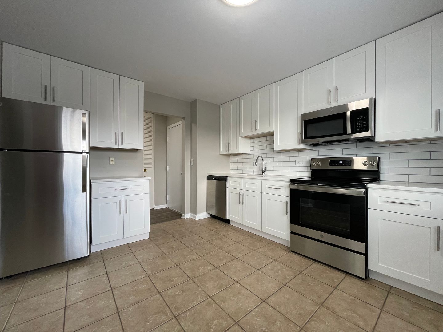 Downers Grove Apartment: 5107 Washington St