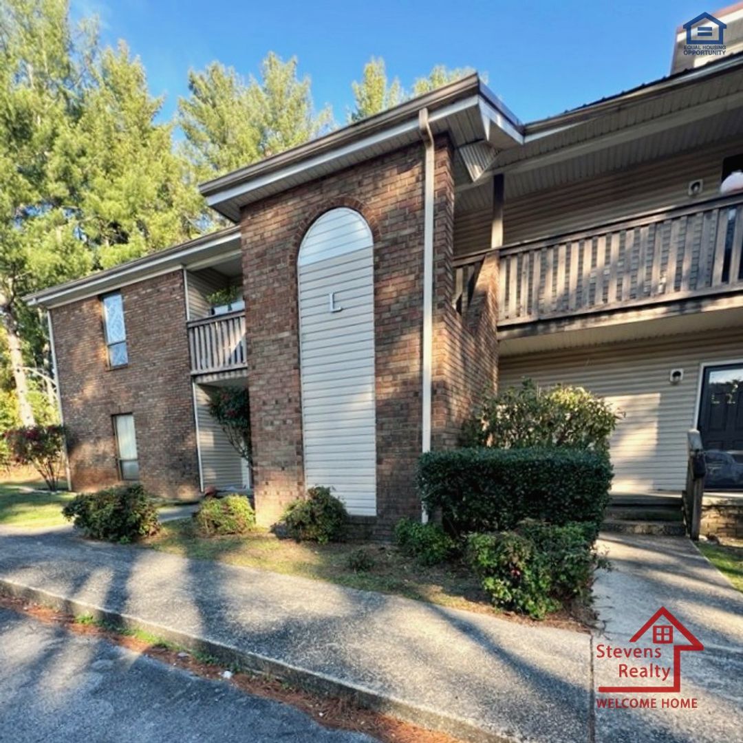McMinnville Apartment: 430 Oriole Dr