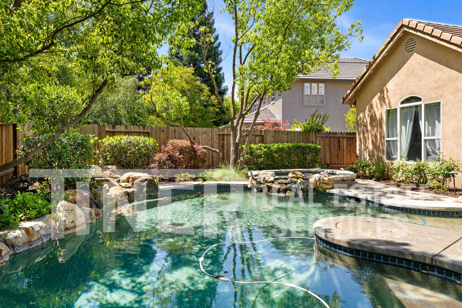 Folsom House: 95 Valley Falls Pl
