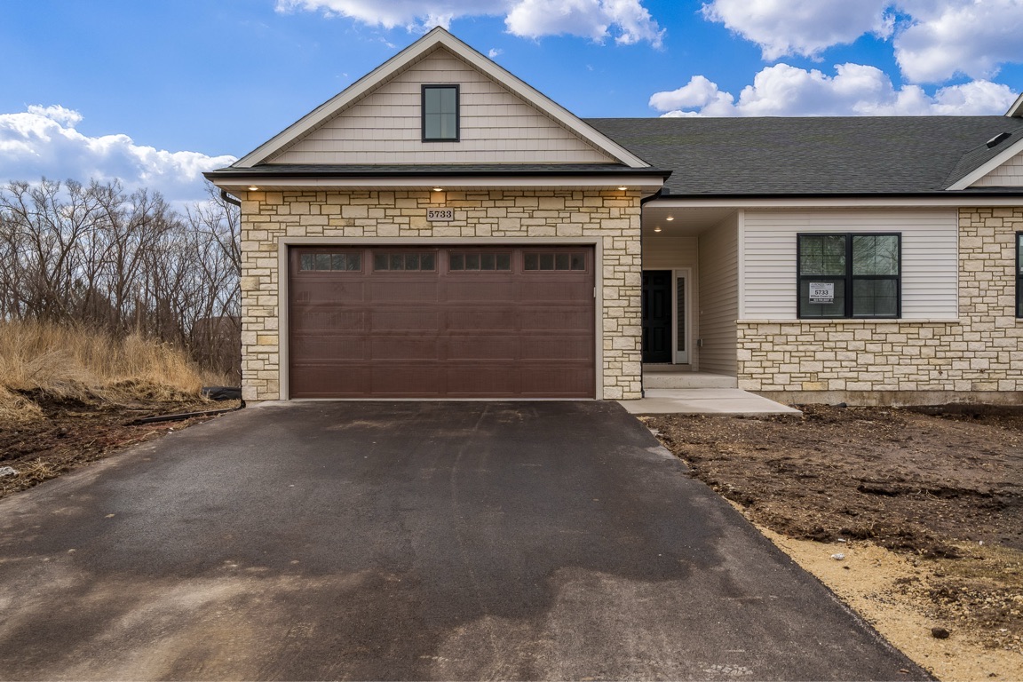 Roscoe Townhome: 5740 Willow Creek Ln