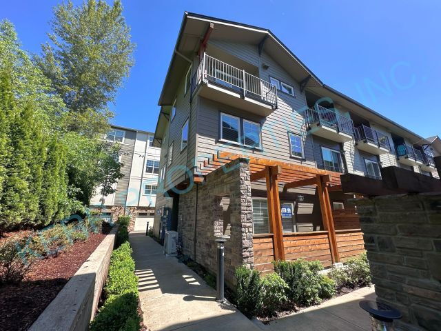 Happy Valley Townhome: 12003 Southeast High Creek Rd
