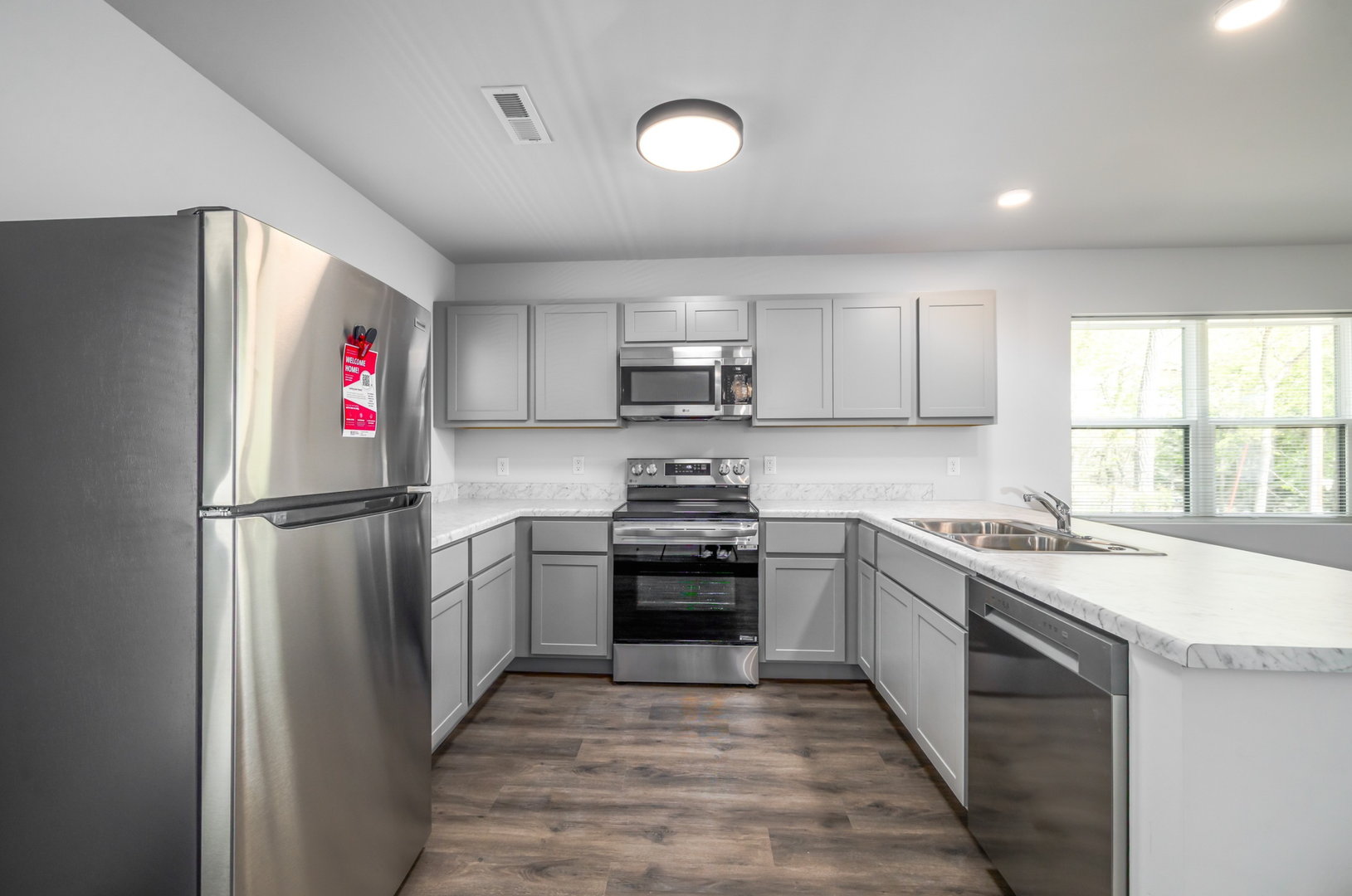 Milton Apartment: 899 Chapel Dr