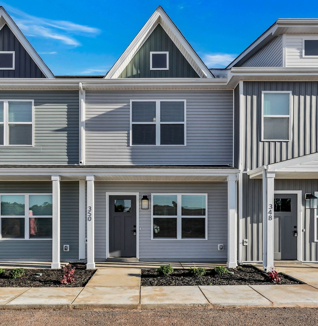 Clarksville House: 344 Front Ridge Cir