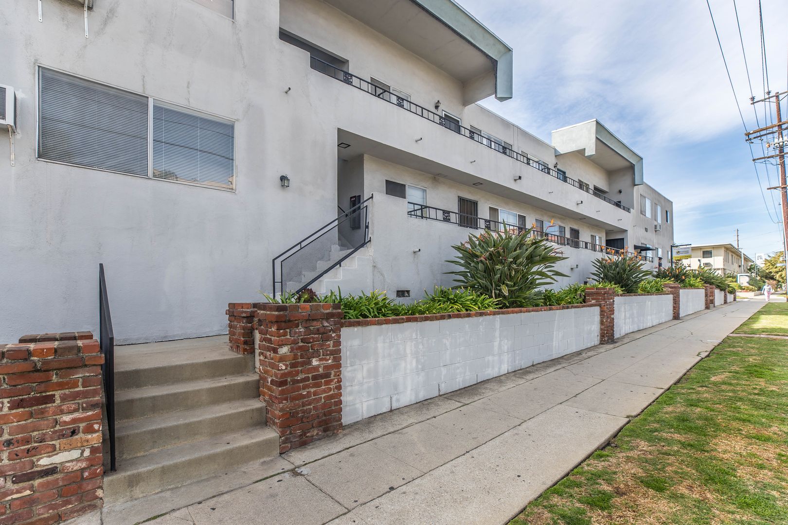 Los Angeles Condo: 963 S. Barrington Ave.
