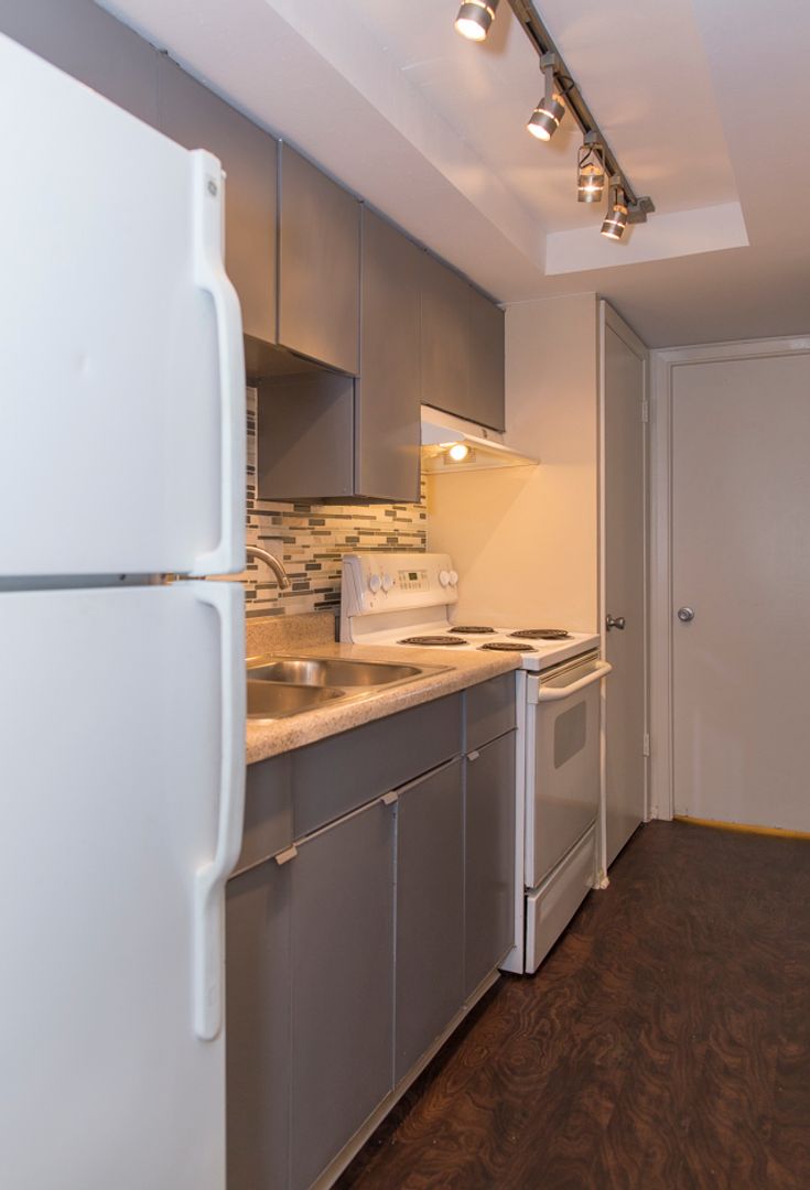 Denver Apartment: 809 N Dexter St