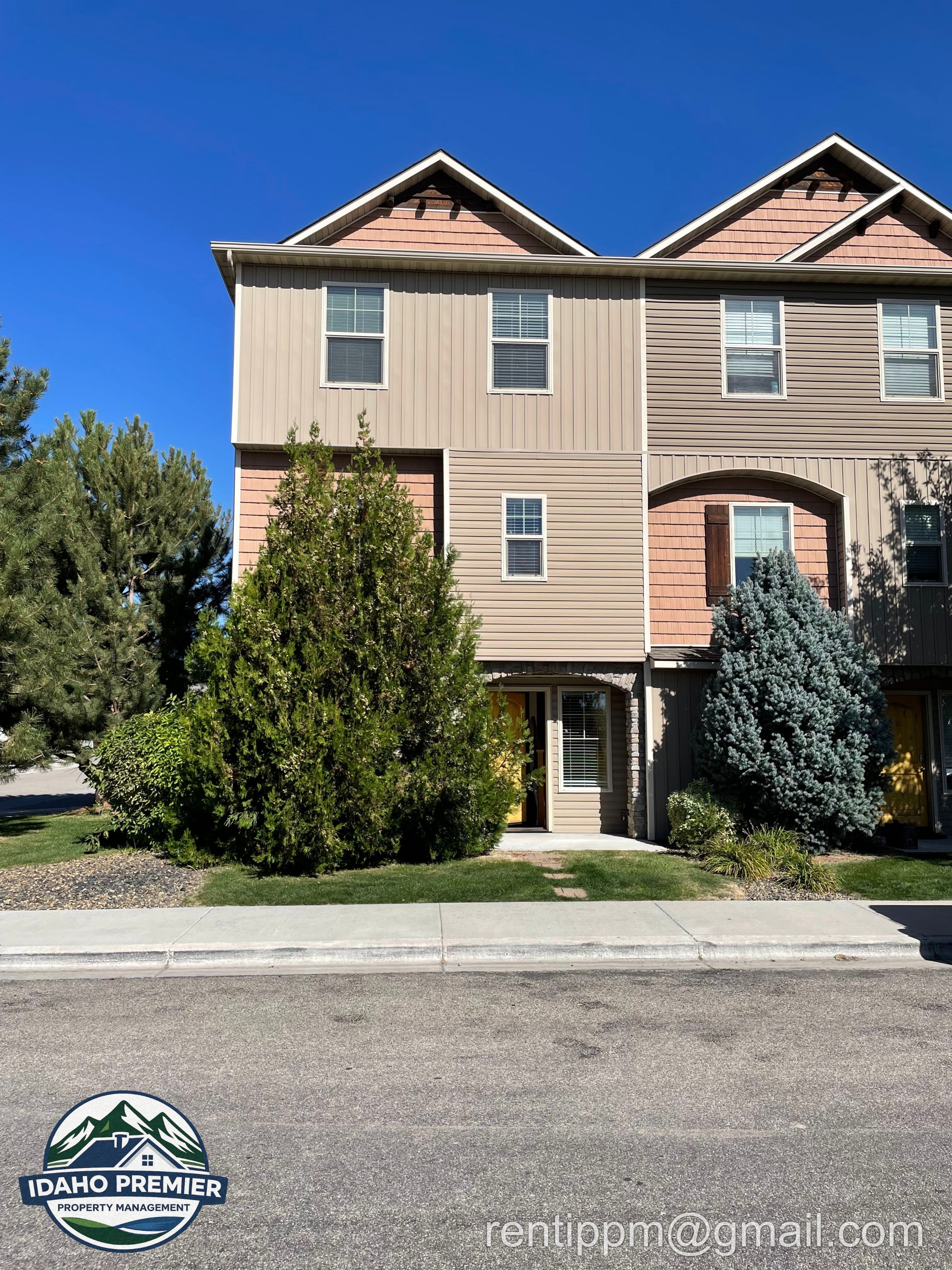 Boise Townhome: 8834 W Pine Valley Ln