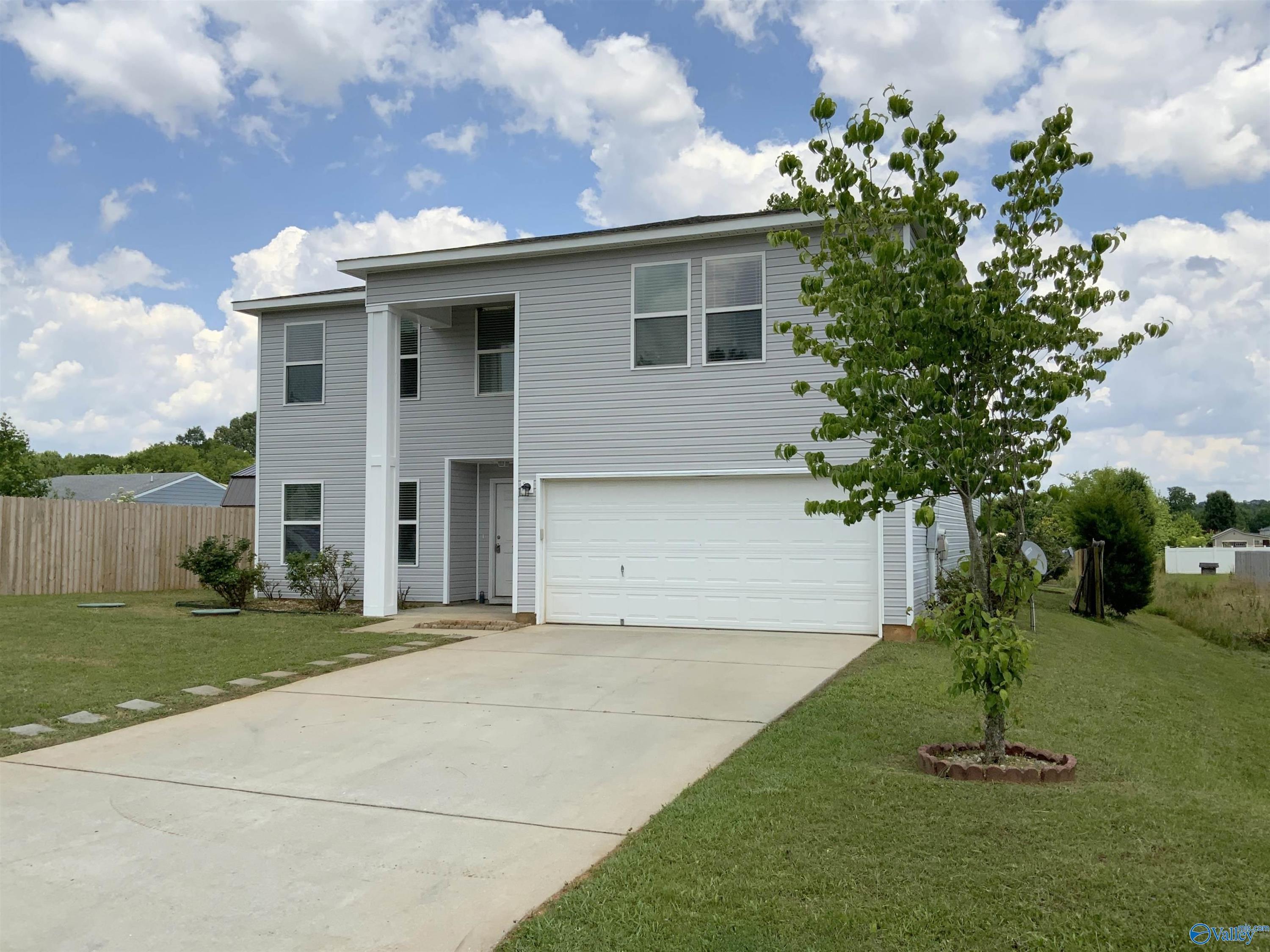 Toney House: 105 Bayside Ln