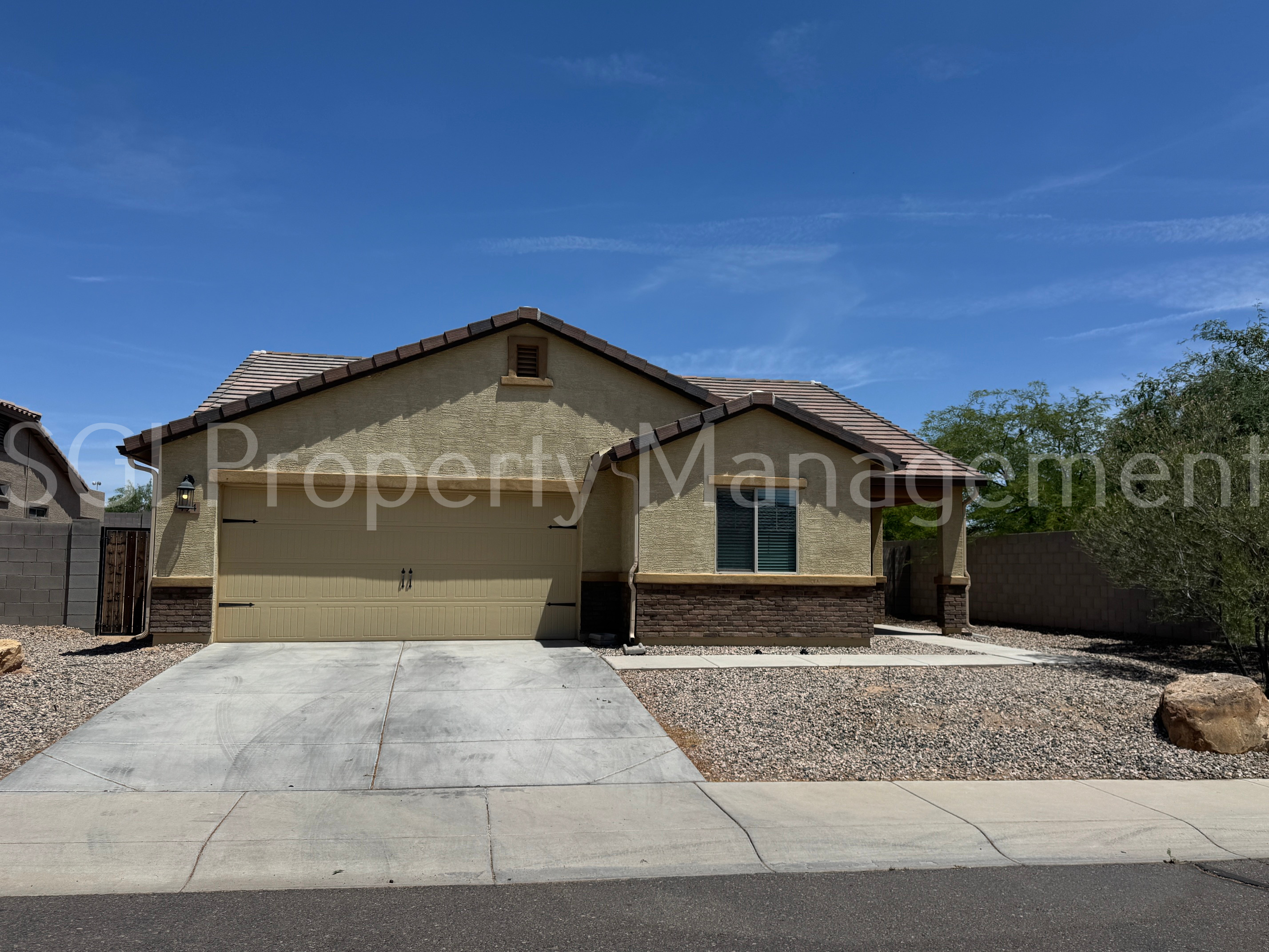 Casa Grande House: 494 W Black Hawk Pl