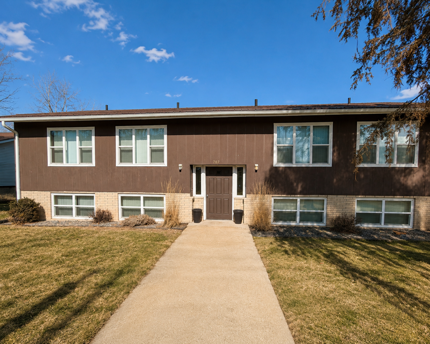 Mauston Condo: 709 Tremont Street