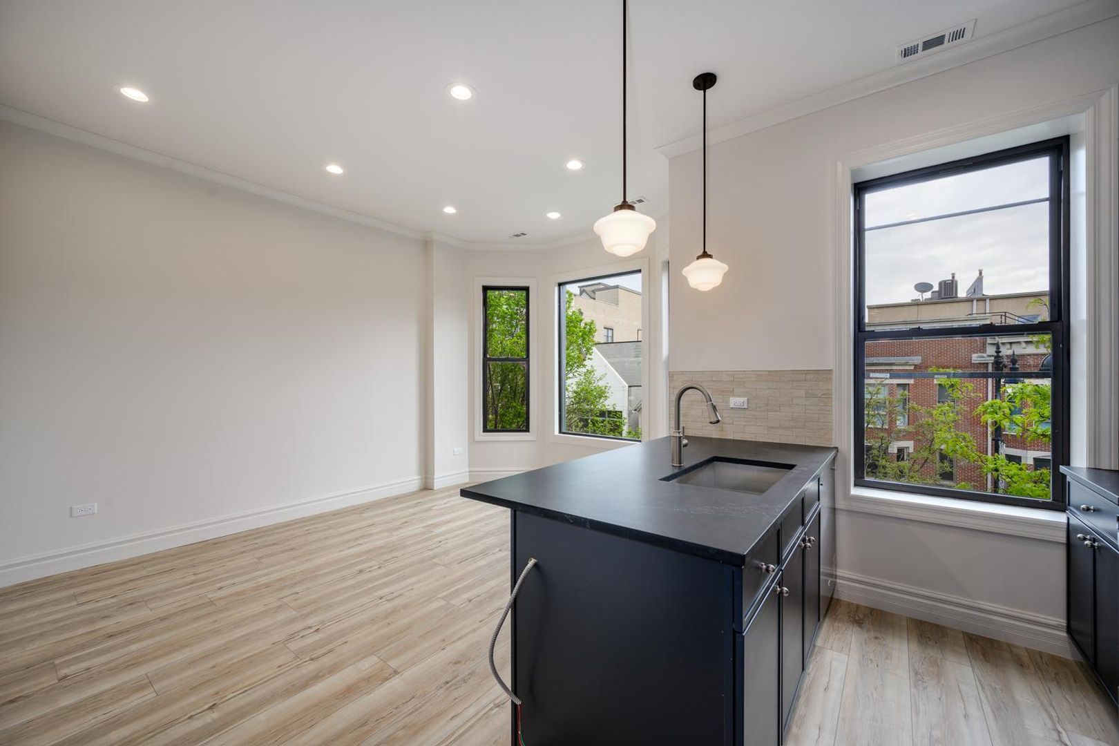 Chicago Condo: 1710 W. Belmont Avenue