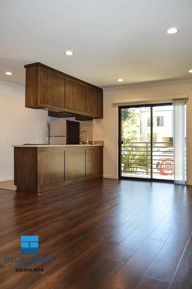 Los Angeles Condo: 1832 Purdue Ave