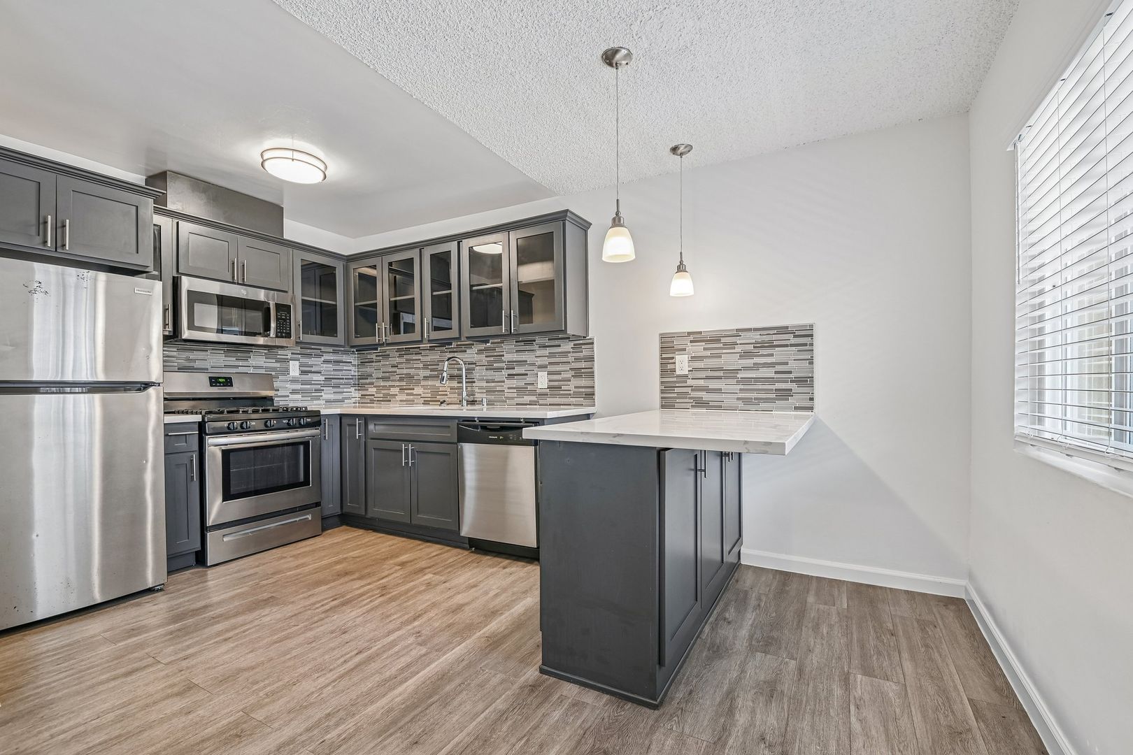 Los Angeles Condo: 6113 8th Ave