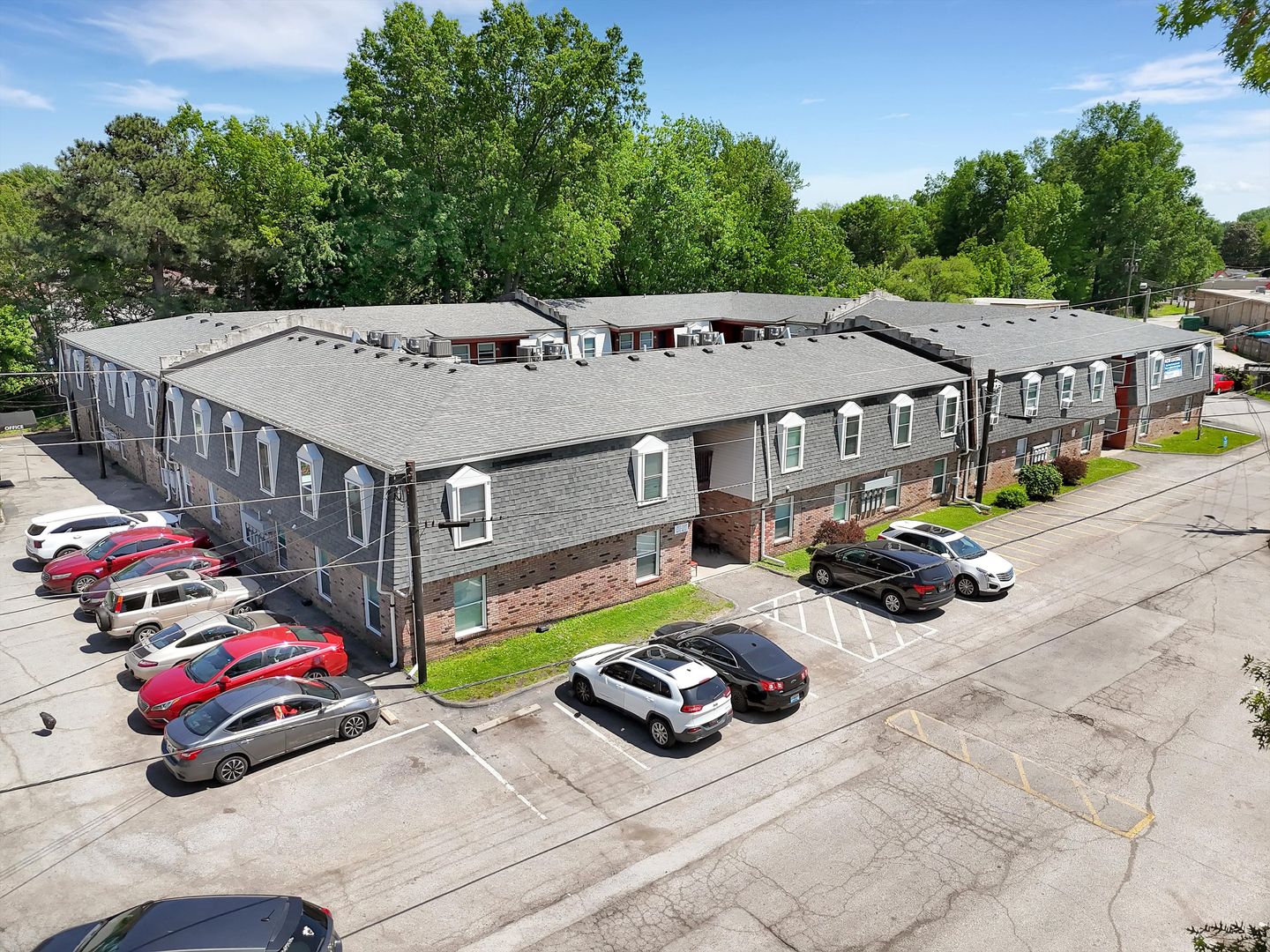 Louisville Apartment: 421 Poplar Level Ct