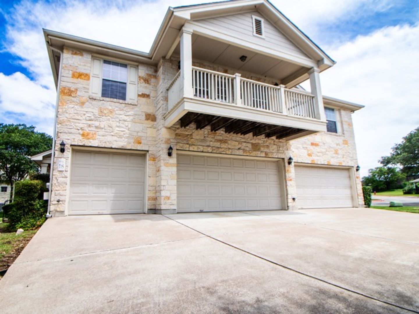 Austin House: 1900 Scofield Ridge Parkway
