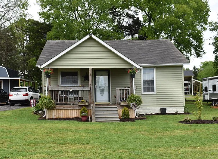 Bell Buckle House: 105 Edd Joyce Rd
