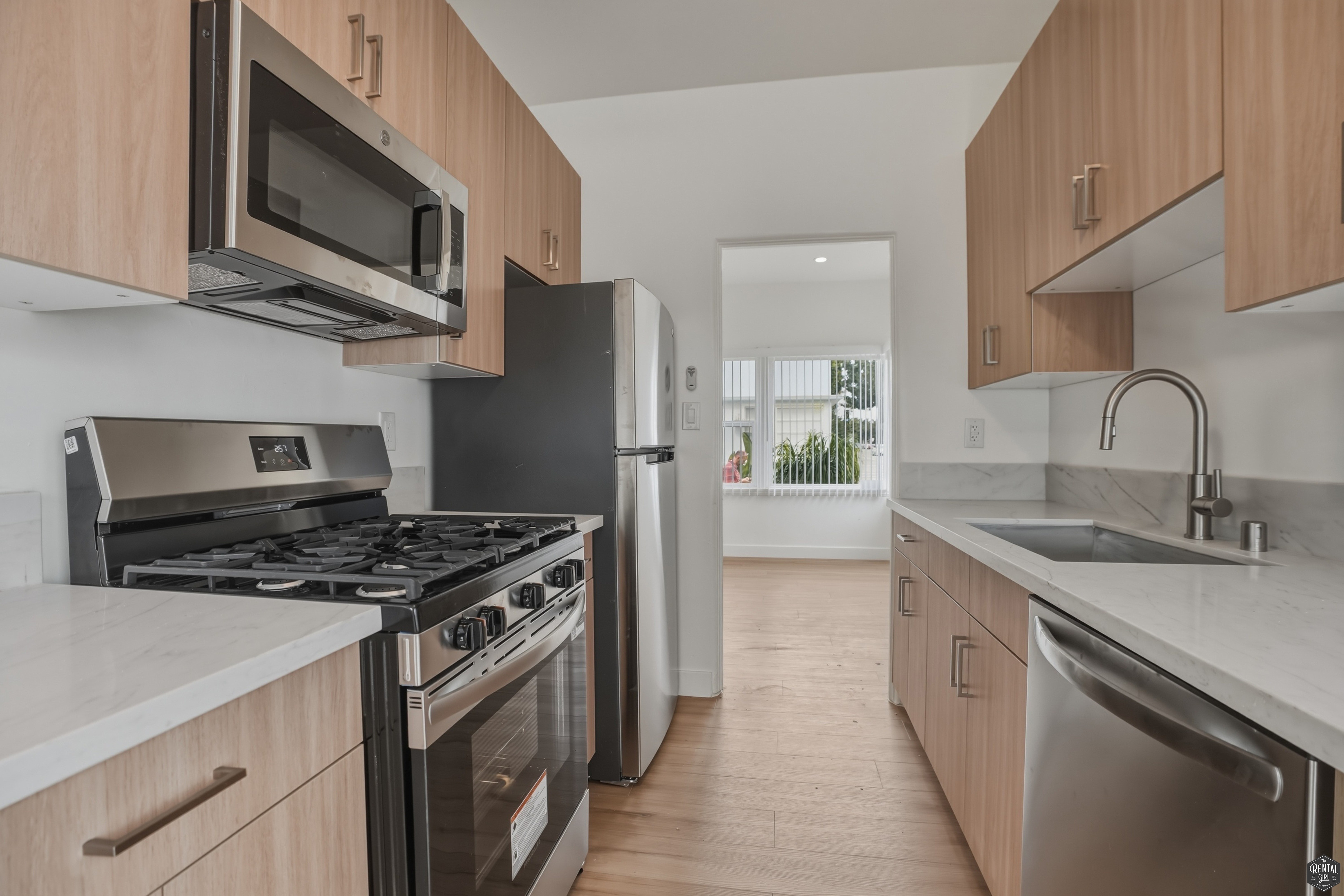 Santa Monica Condo: 2317 Ocean Park Blvd