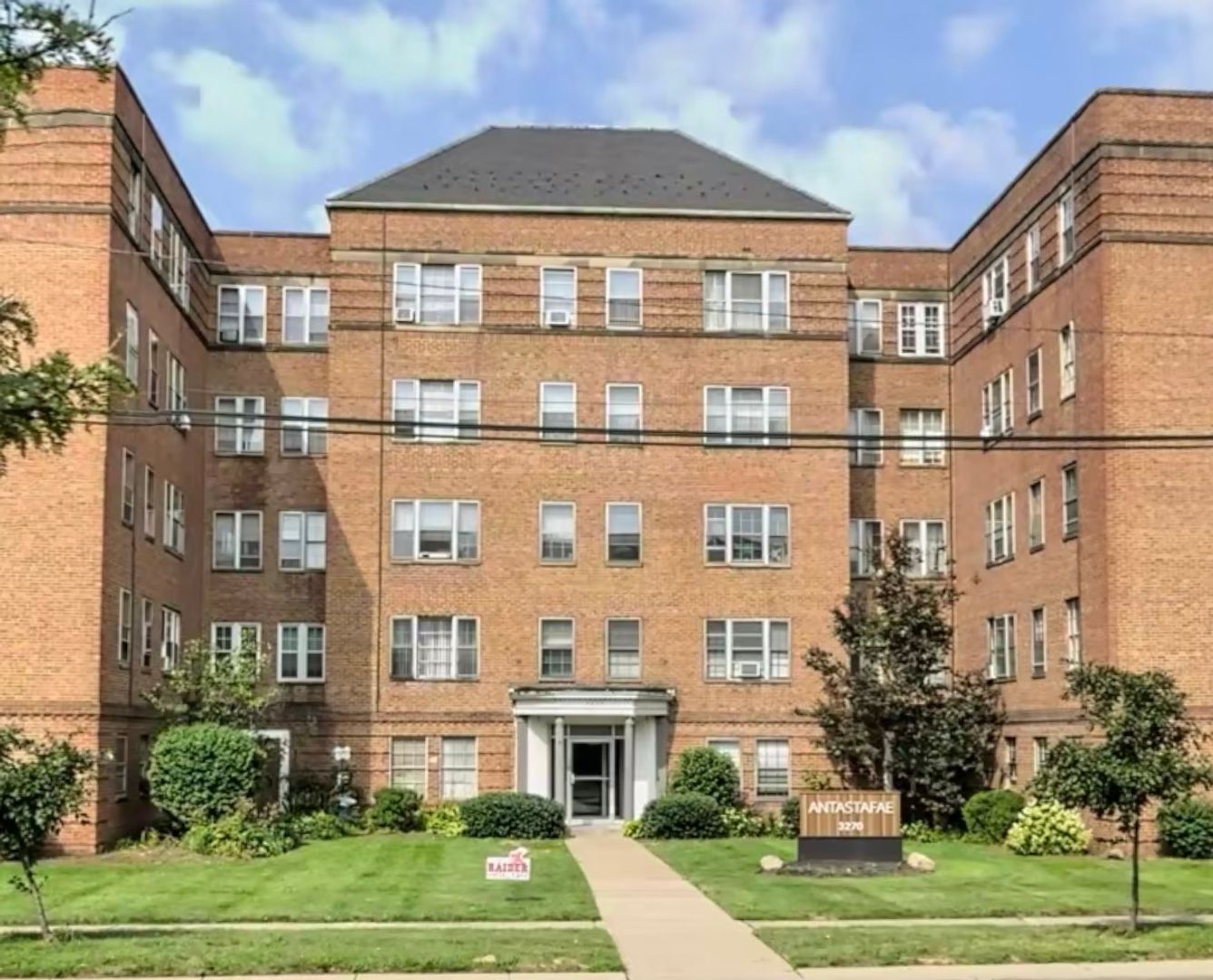 Shaker Heights Apartment: 3270 Warrensville Center Rd