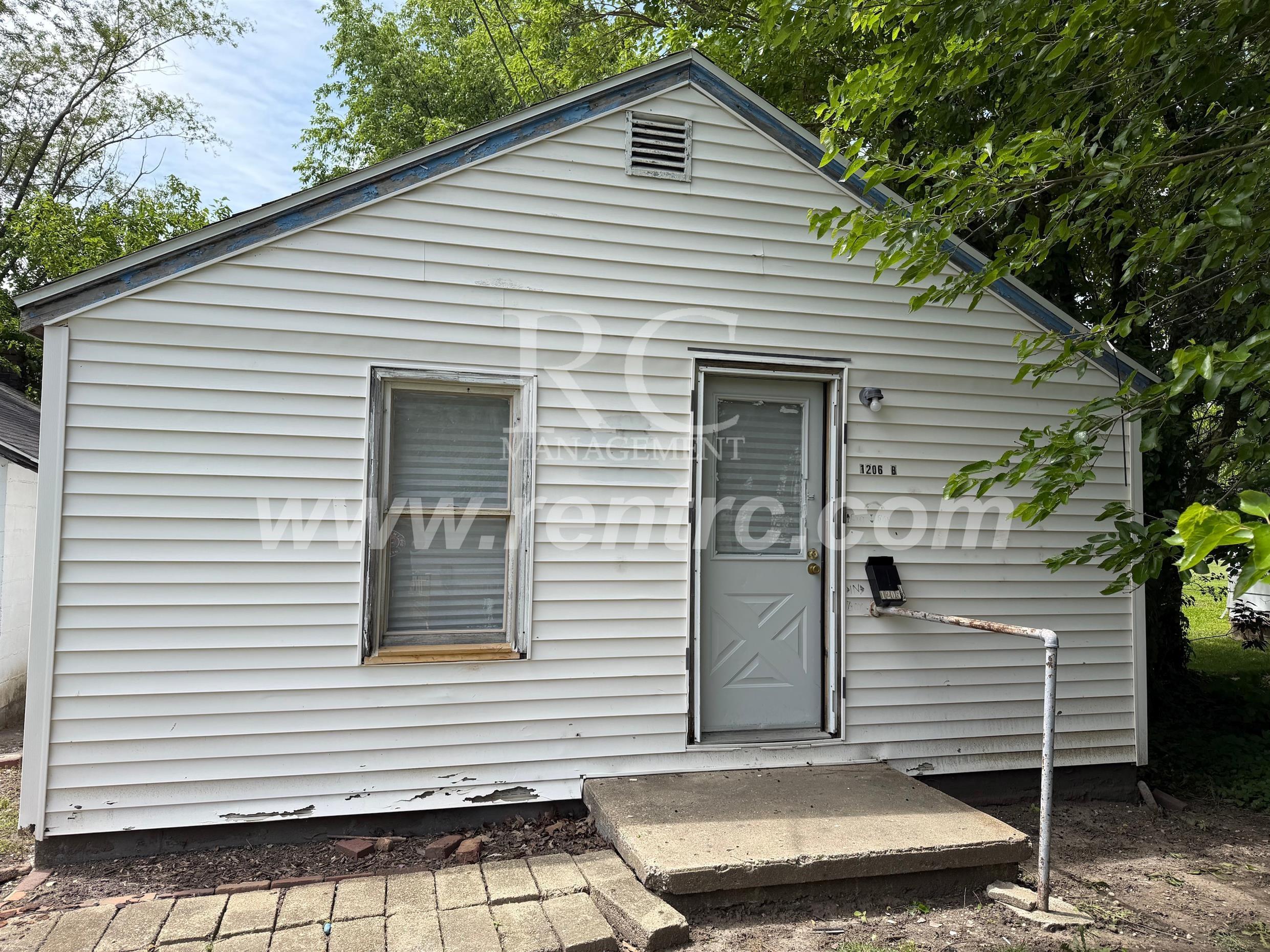 Danville House: 1206.5 Robinson