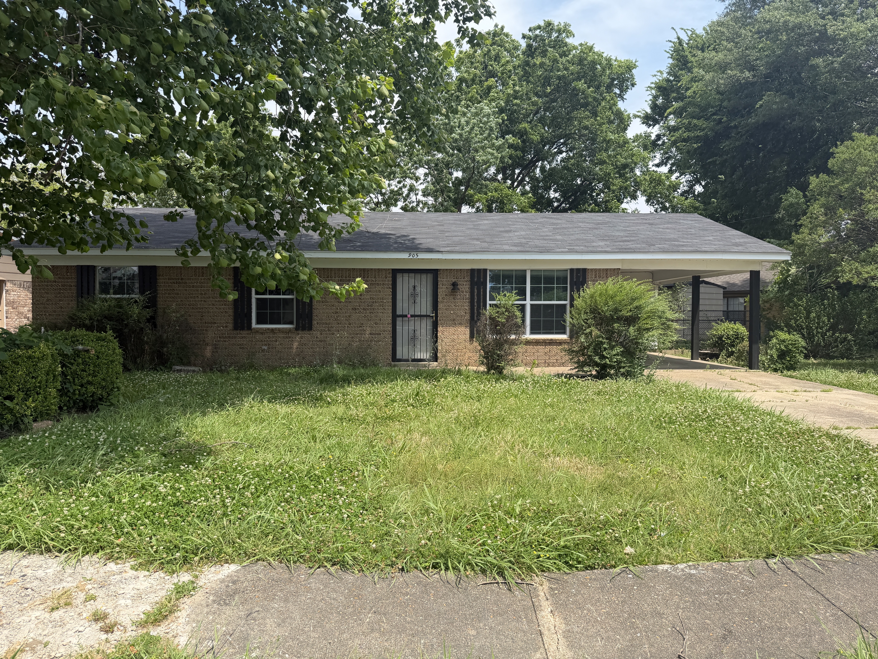 West Memphis House: 905 Maple Dr