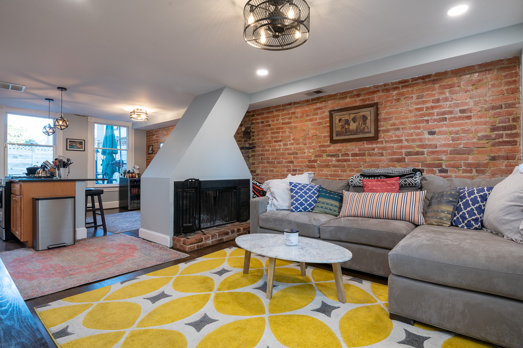 Washington House: 209 17th St SE