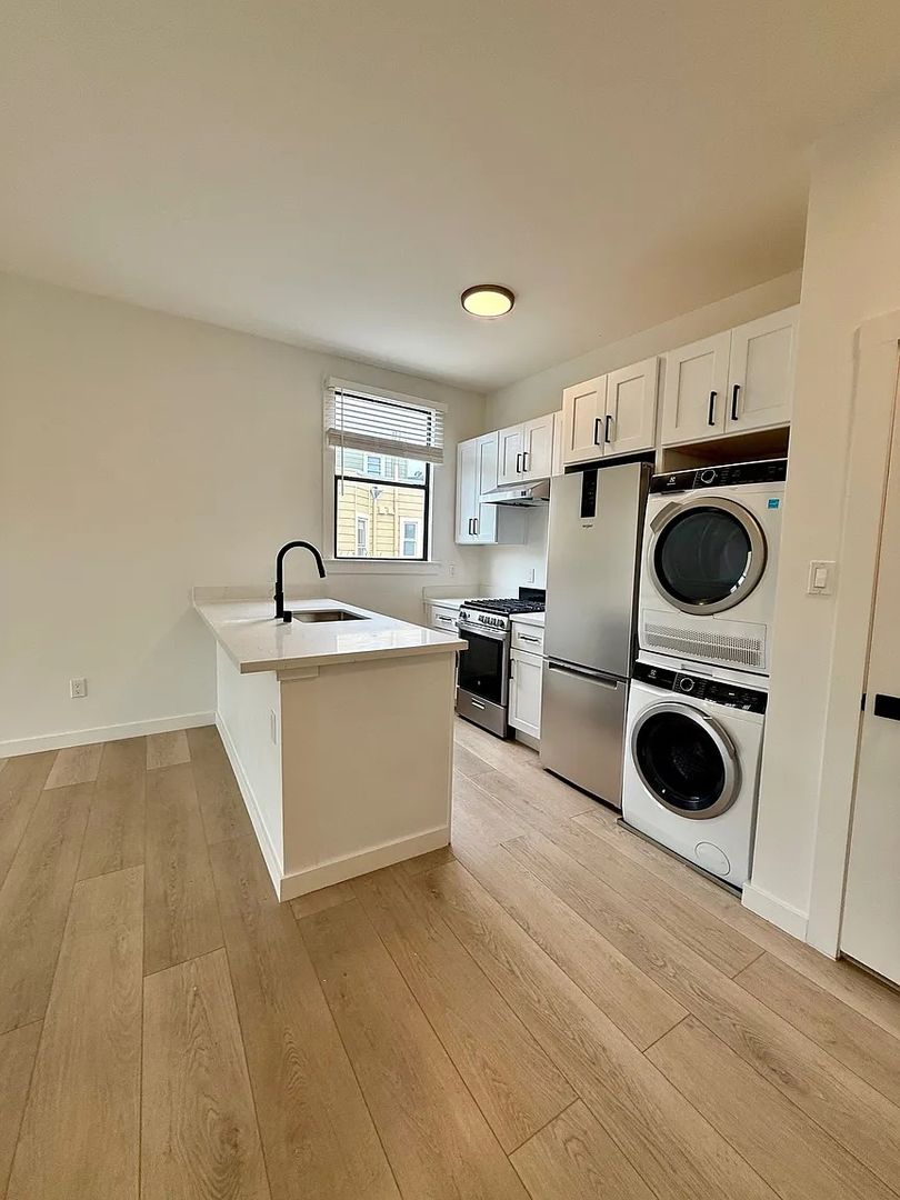 San Francisco Condo: 1450 Castro Street