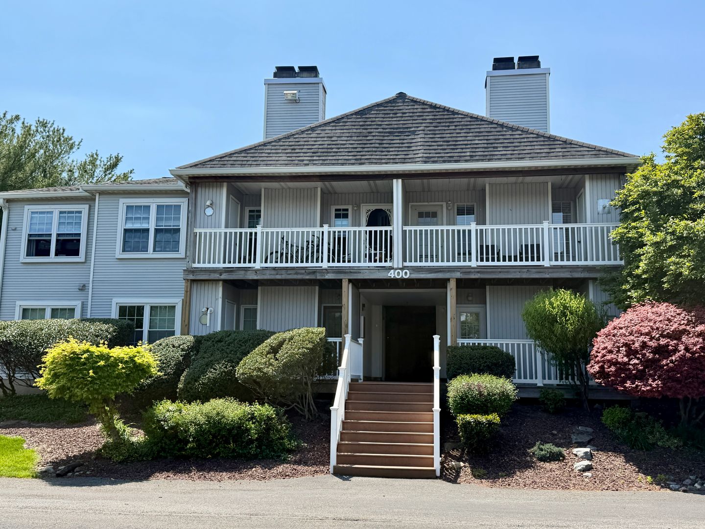 Newark House: 401 Waters Edge Dr