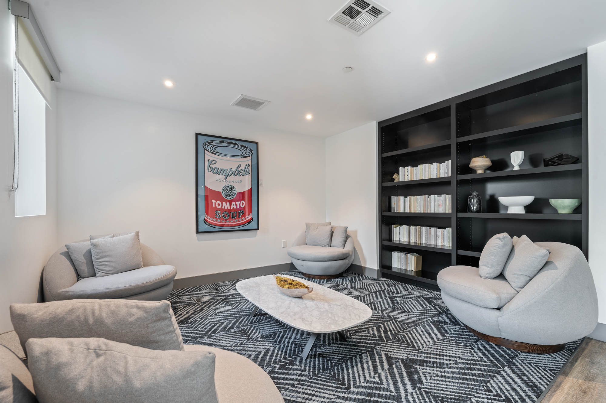Los Angeles Apartment: 5843 W 88th St