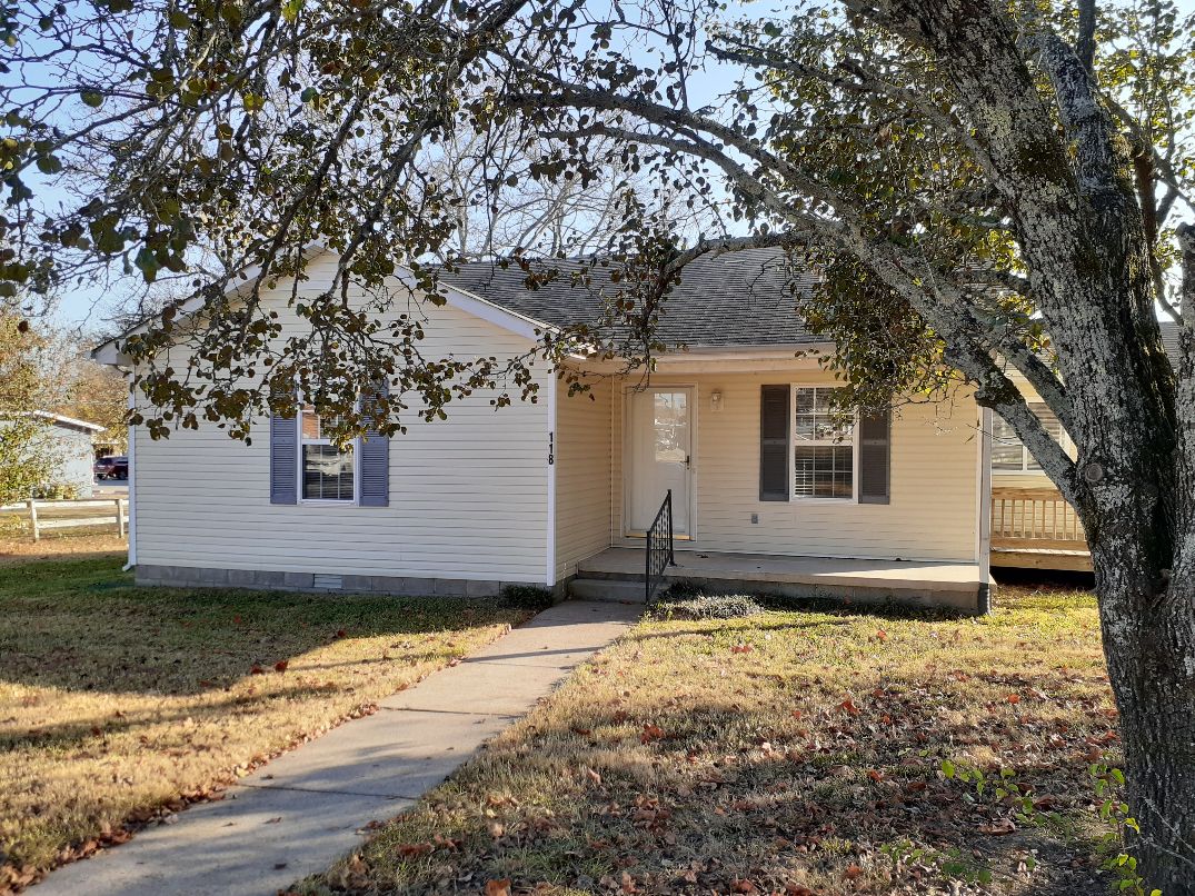 Eagleville House: 118 S Main St