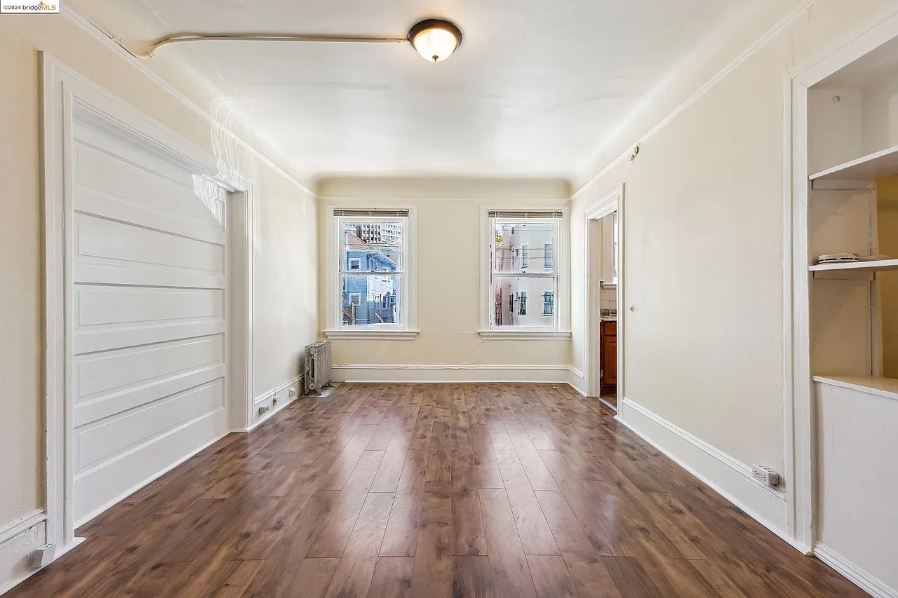 Oakland Apartment: 2306 Waverly St