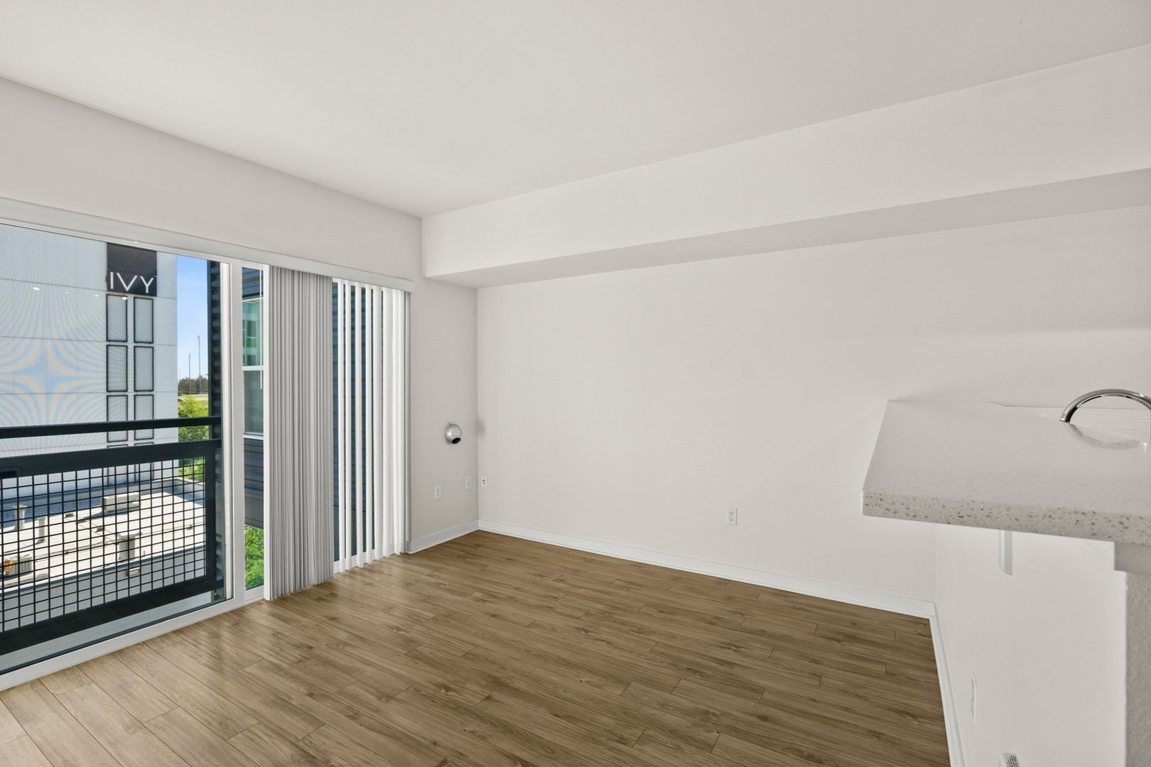 Seattle Apartment: 3036 16th Ave