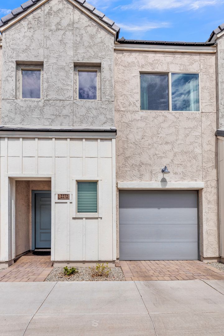 Phoenix House: 2272 W Harmont Dr
