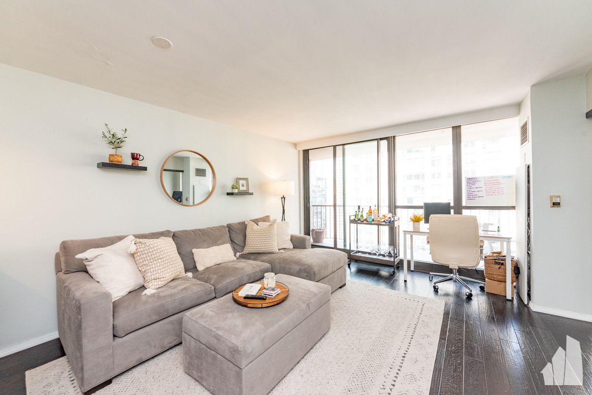 Chicago Condo: 10 East Ontario Street