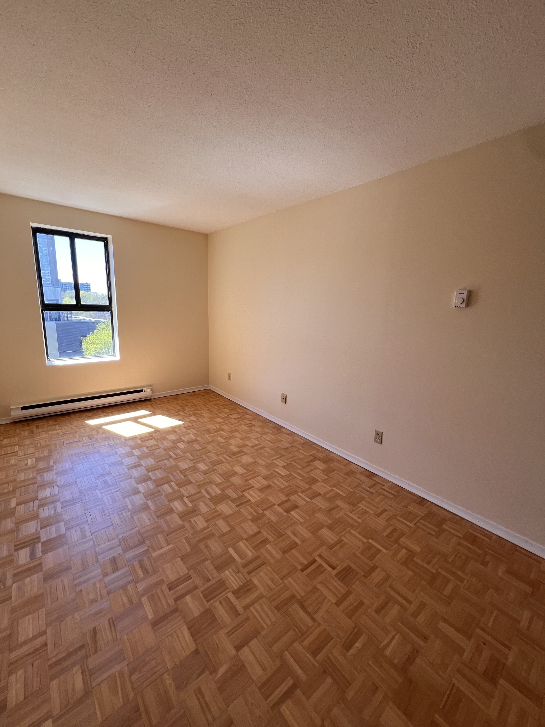 Ottawa Condo: 800 Riddell Ave N