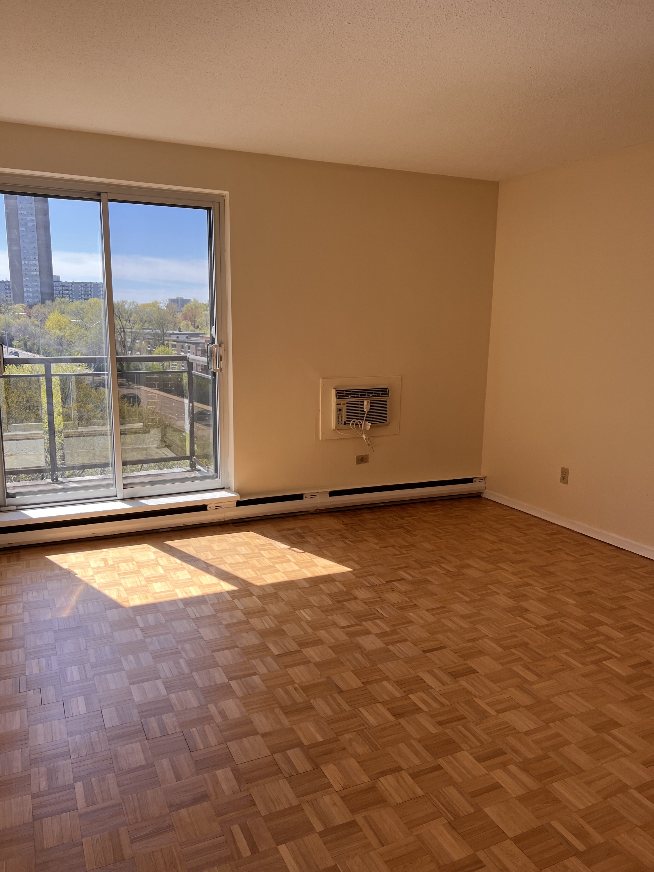 Ottawa Condo: 800 Riddell Ave N