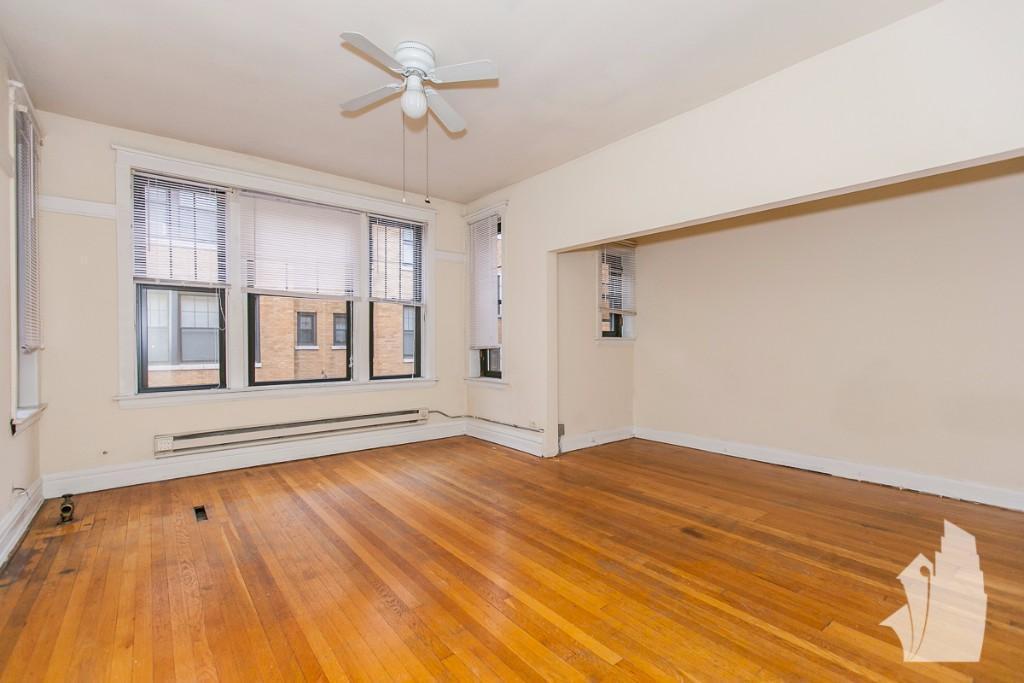 Chicago Condo: 721.5 West Barry Avenue
