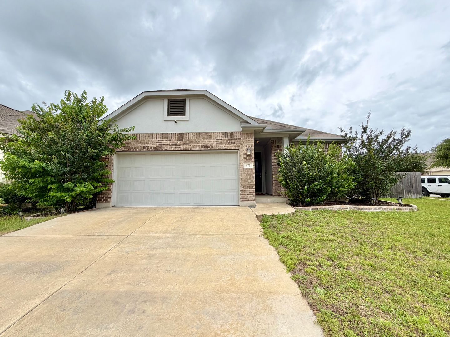 Round Rock House: 877 Centerra Hills Circle